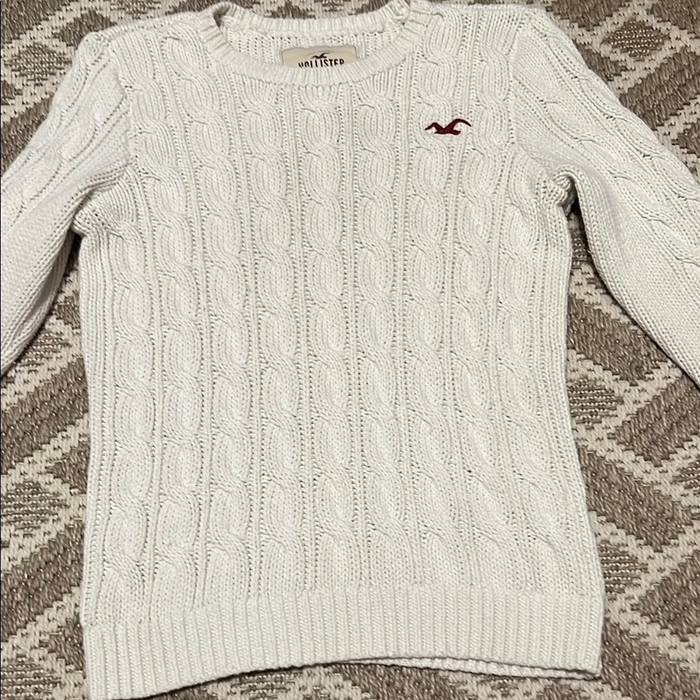 Hollister White Crew Neck Cable Knit Sweater Size Medium 3/4 length sleeves